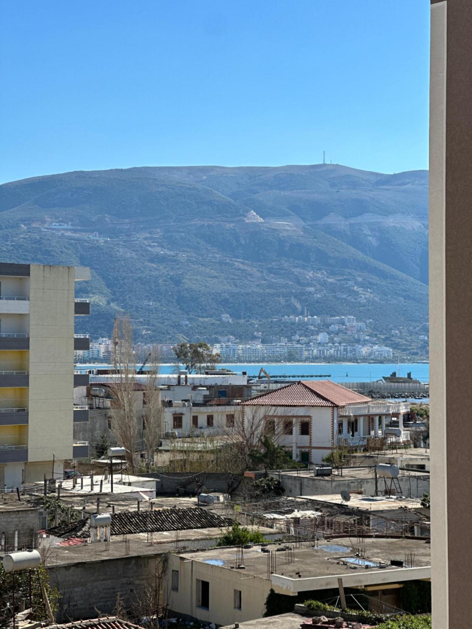 Beachfront Apartment With Balcony Avlonya Dış mekan fotoğraf