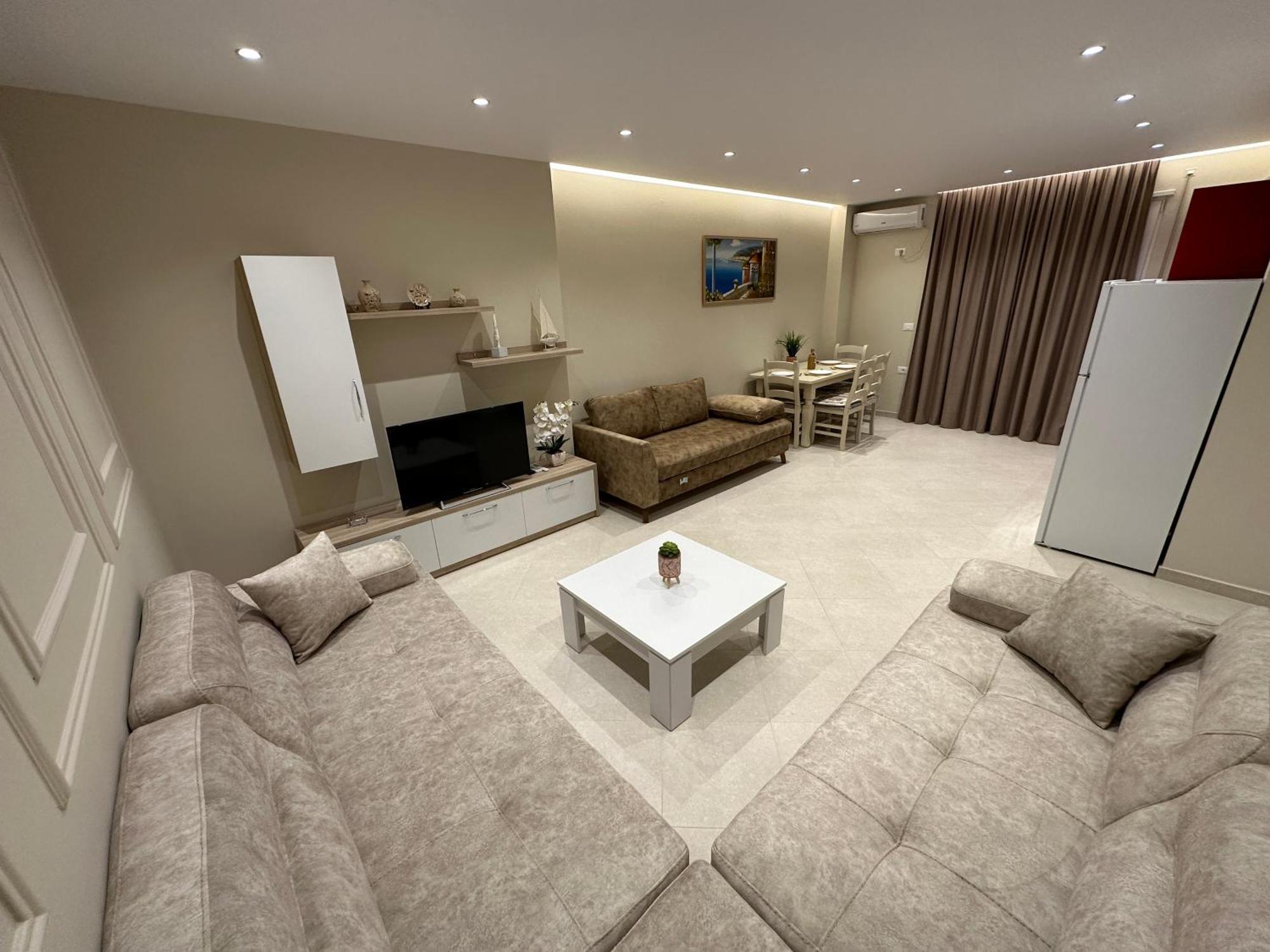 Beachfront Apartment With Balcony Avlonya Dış mekan fotoğraf