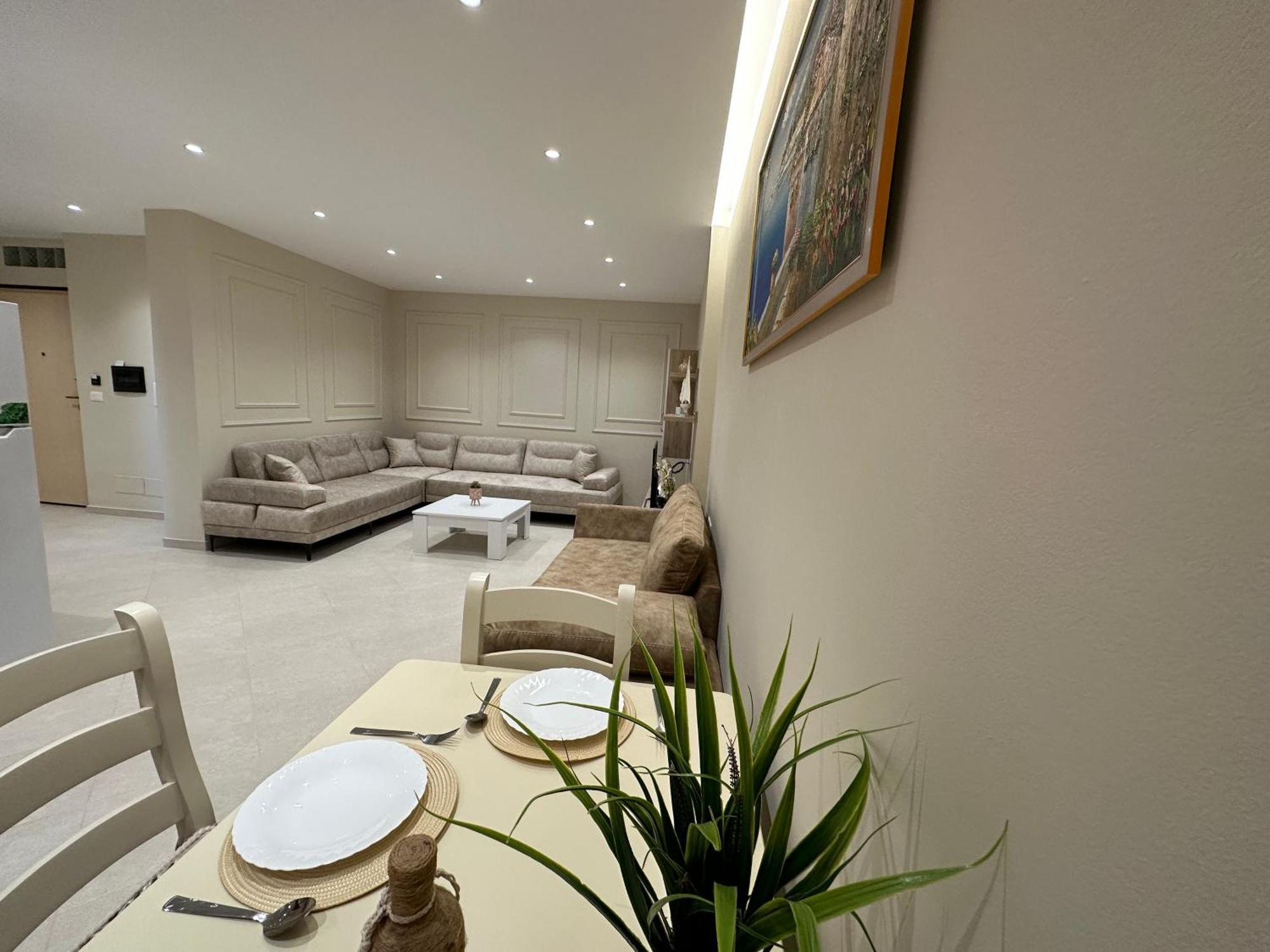 Beachfront Apartment With Balcony Avlonya Dış mekan fotoğraf