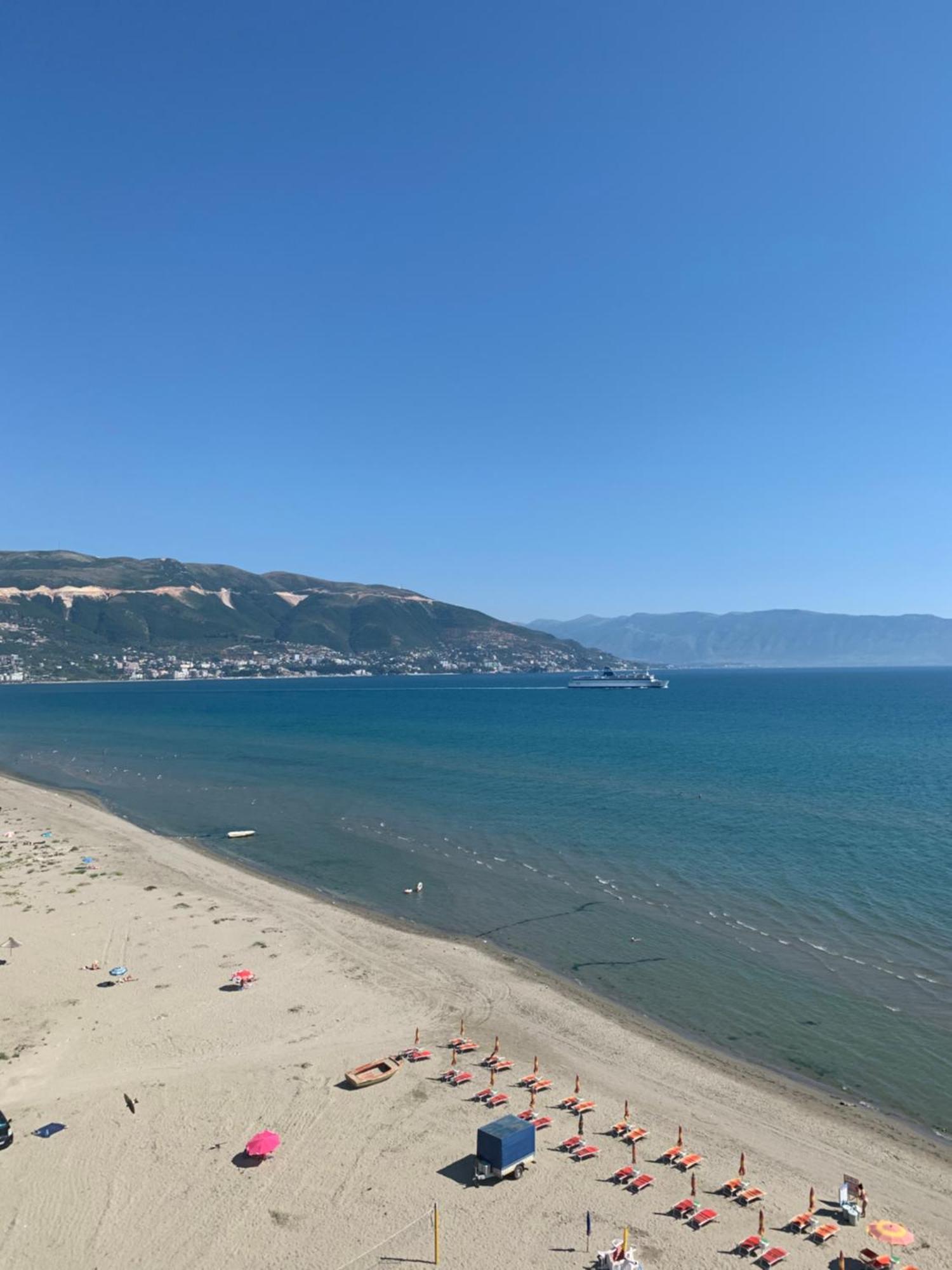 Beachfront Apartment With Balcony Avlonya Dış mekan fotoğraf